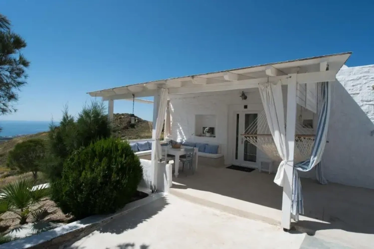 2 Bedrooms Villa