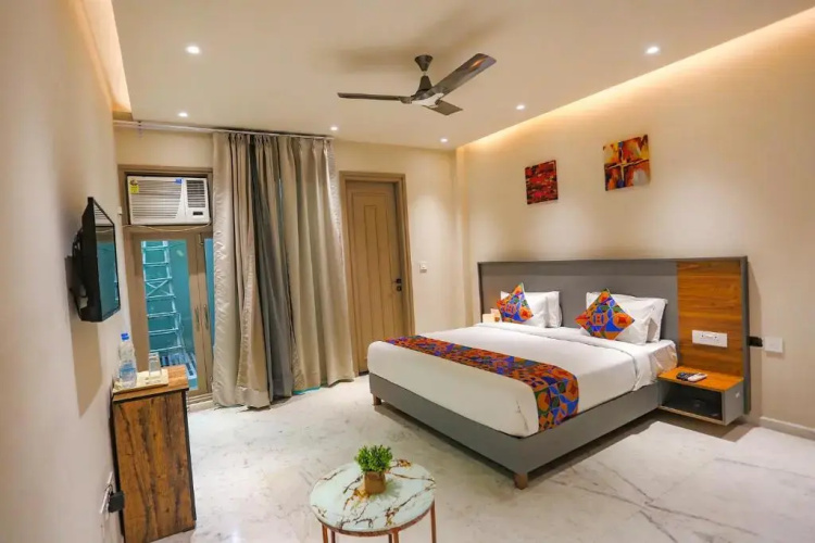 FabExpress Aroma Corporate Suites