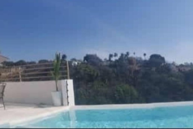 2 Bedrooms Villa
