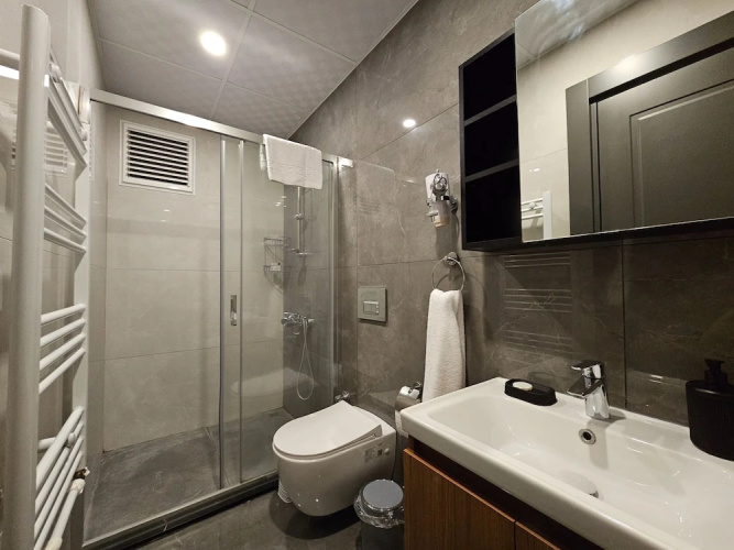 New Flat Large Living Space 2-5 Near By Lara Beach