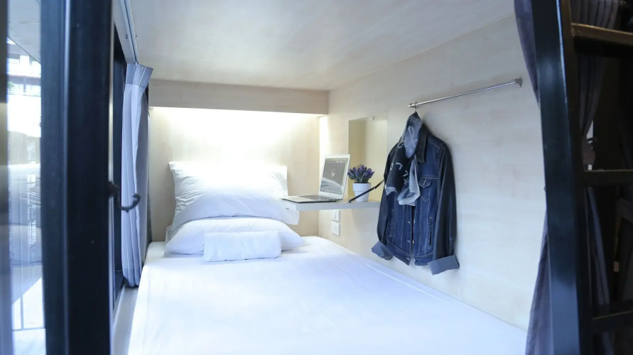 Lamurr Sukhumvit41 (Hostel)
