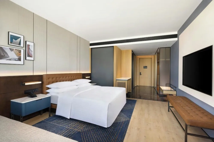 Standard Double room with city view