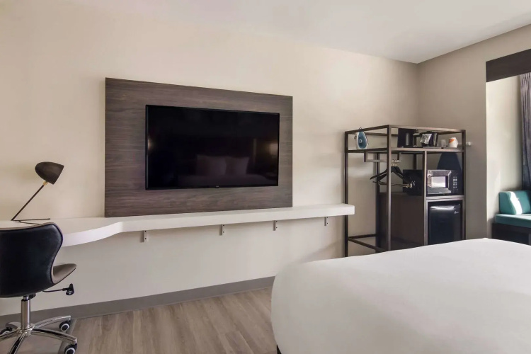 Spark by Hilton Clarion