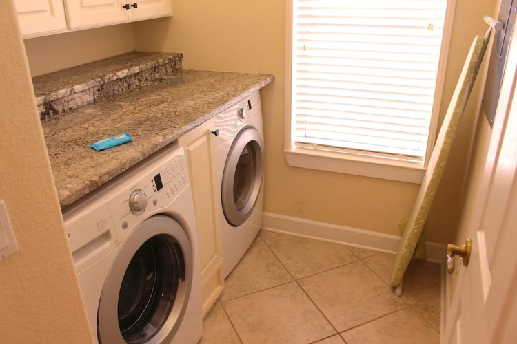4848 Ocean Blvd - 4 Br Home