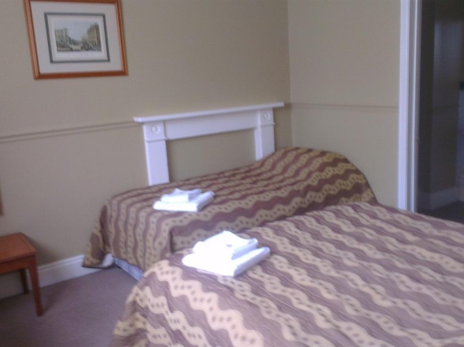 Standard Triple room
