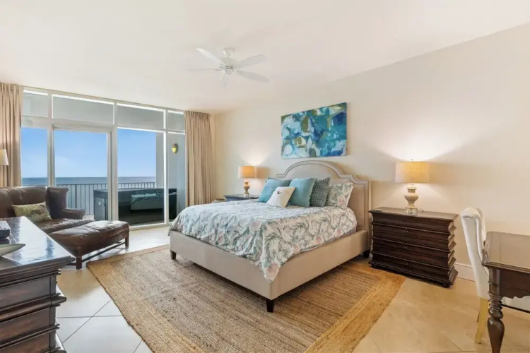 Turquoise Place 2205 C