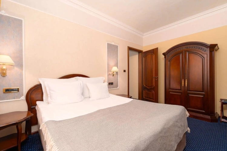 Suite with balcony