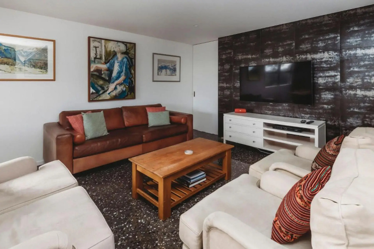 Desirable On Devon - Central City