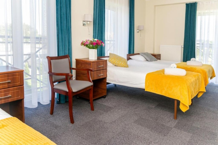 Standard Triple room