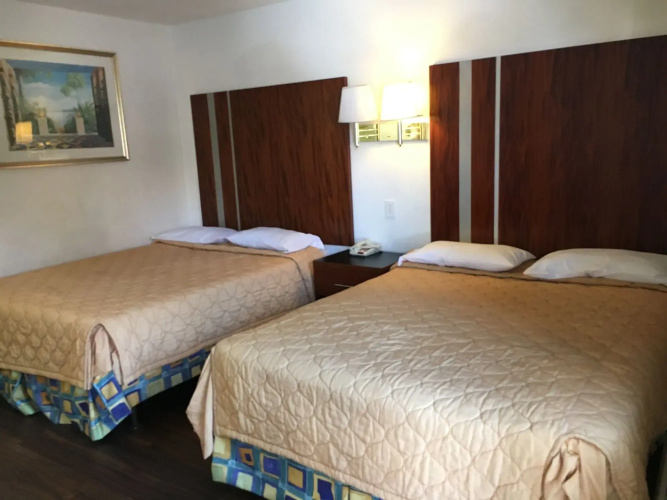 Riverside Inn & Suites