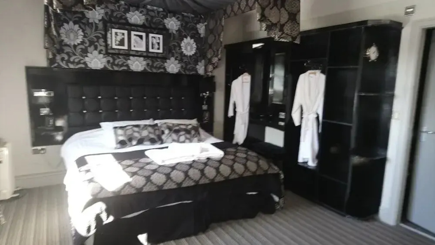 Casanova's Restaurant & Hotel