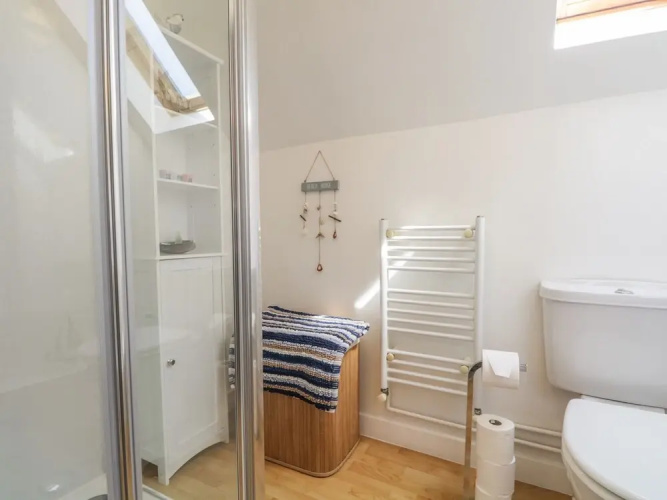 2A Meredith Mews