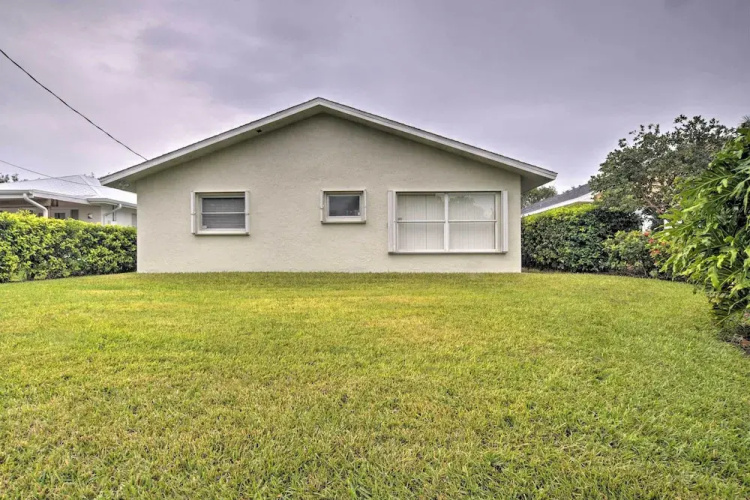 Spacious Naples Home < 1 Mi to Vanderbilt Beach!