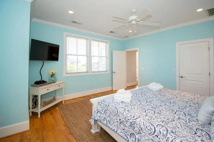 449 Tarpon Blvd