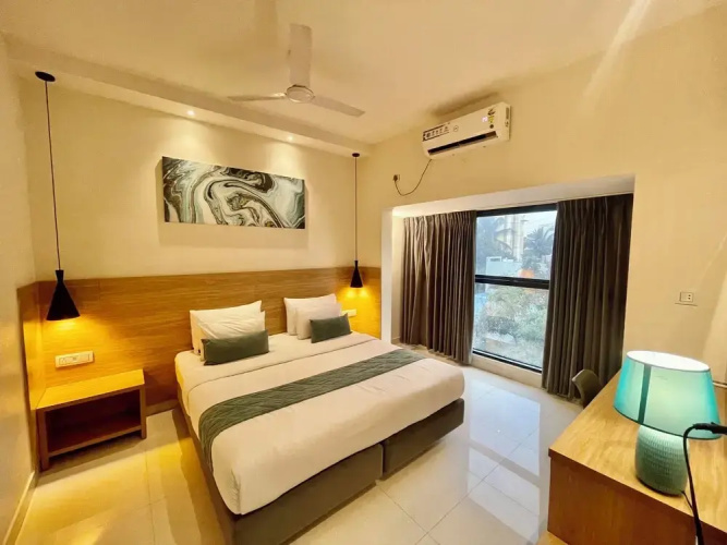 Eiffel Suites
