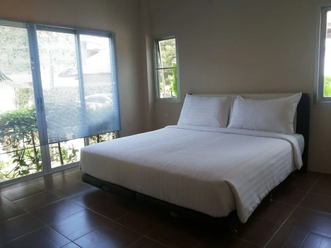 4 Bedrooms Family Villa with garden view