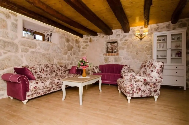 Villa Falcon Rook