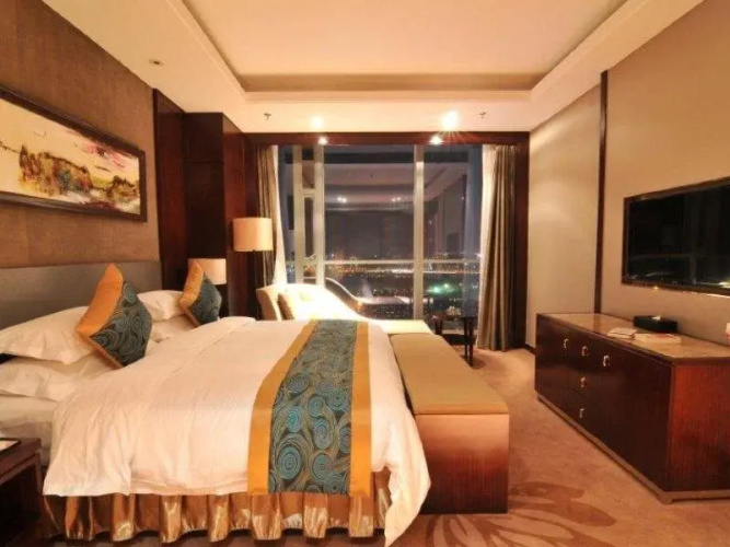 Soluxe Hotel
