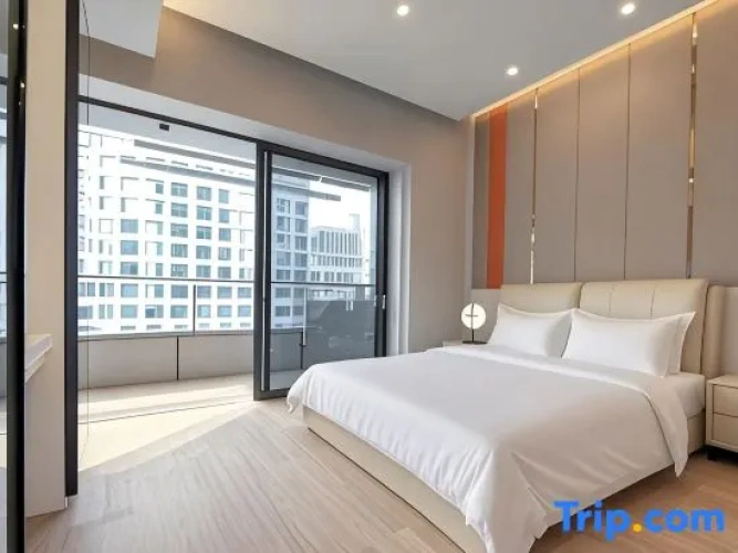 1 Bedroom Business Suite