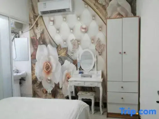Yijia Theme Hostel