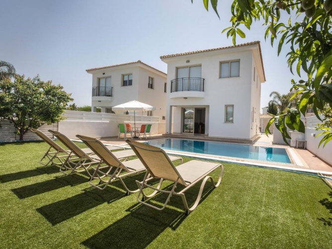 3 Bedrooms Villa