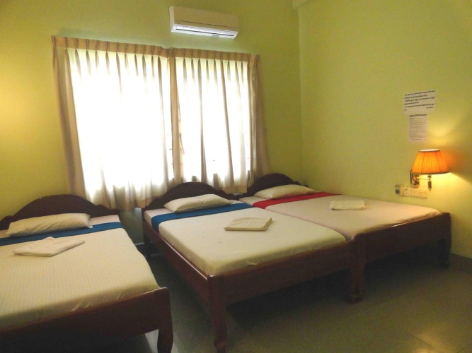 Standard Triple room