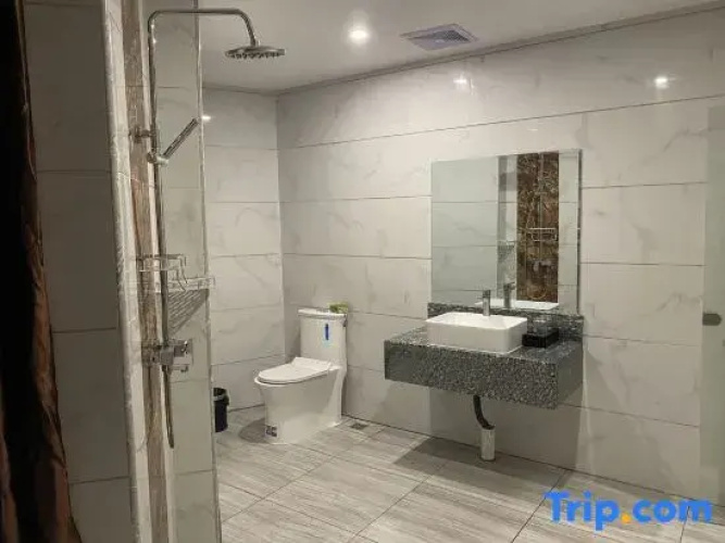 Xuwen Berlin Hotel