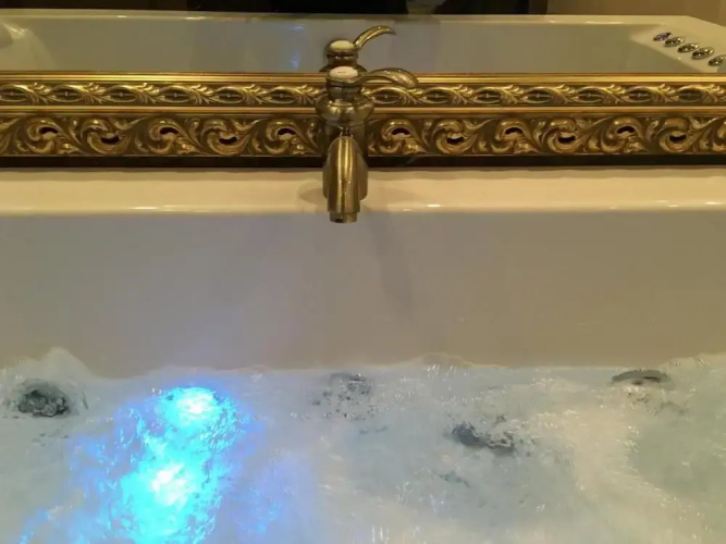 Central Business Suites with Hot Jacuzzi