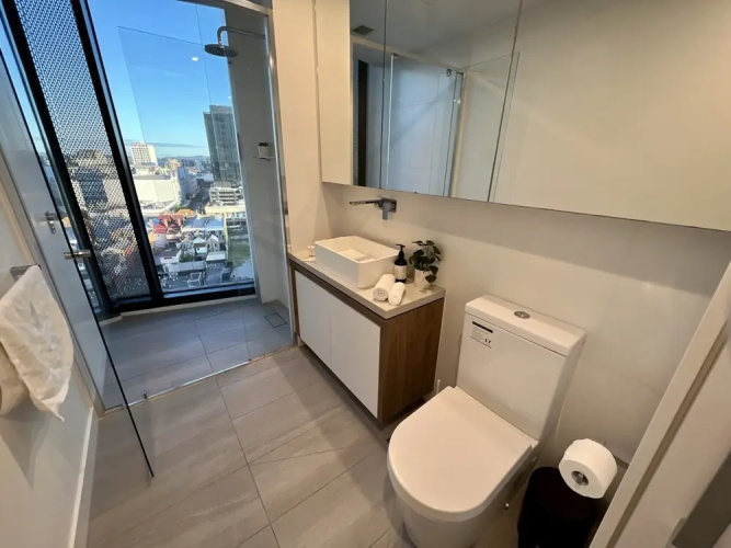 Stylish 1-bed With Pool, Gym & Free Parking