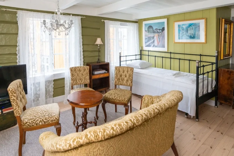 1 Bedroom Apartment with balcony