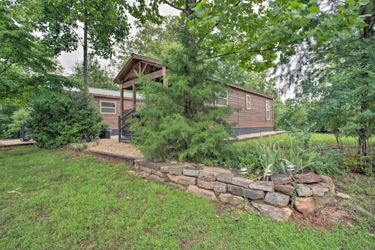 Near Winter Trails! Rustic Cabin in Mill Spring