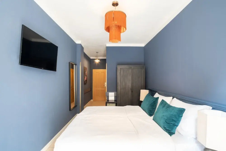 Merchant Rooms & Apartments