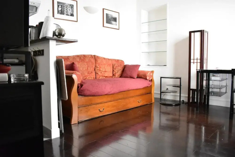 Simplistic 1 Bedroom Apartment in 17th - Image 9