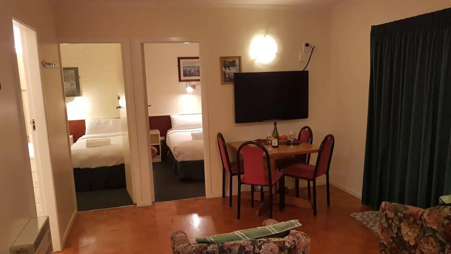 Rainbow Point Motel