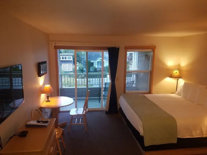 Sea Breeze Court