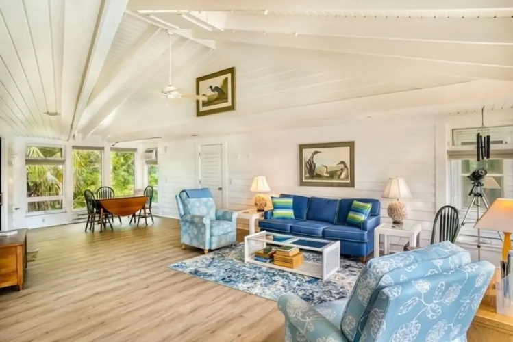 Little Current 3 Bedroom Home by RedAwning