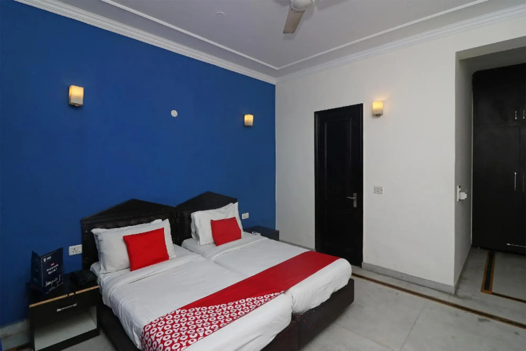 Golden Cafe by OYO Rooms