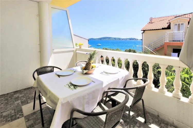 1 Bedroom Apartment beachfront