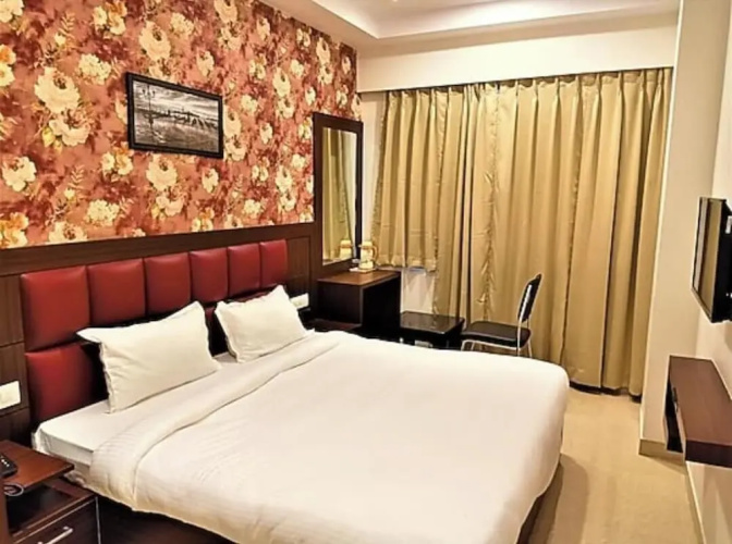 Hotel Golden Crown