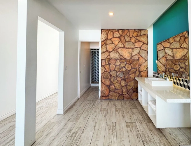 Suite with balcony