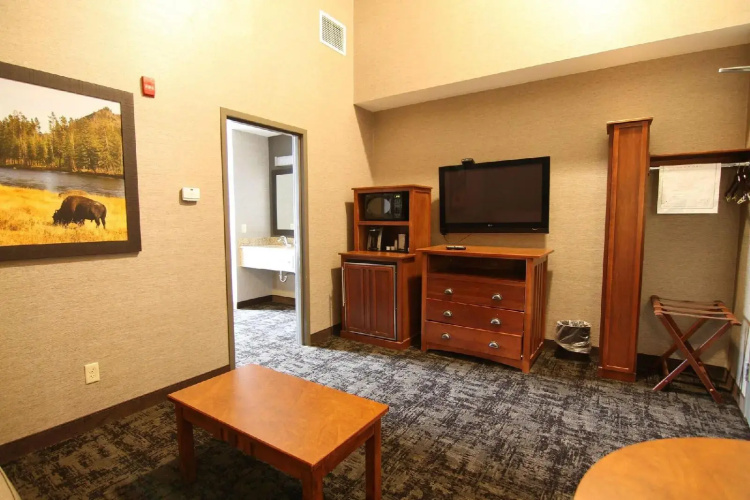 Casper C'mon Inn Hotel & Suites