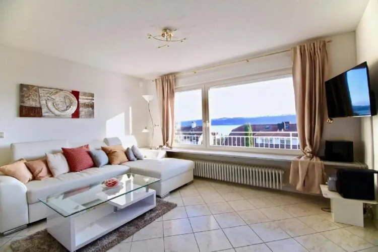 Seeterrasse mit Seeblick