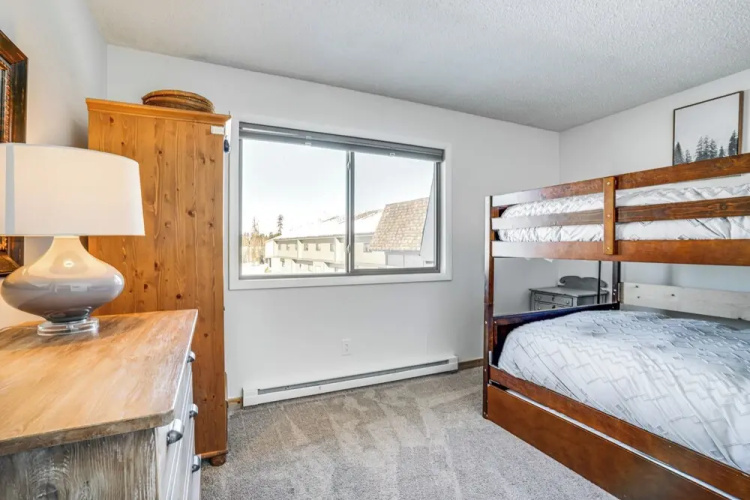 Condo w/ Balcony & Views - Steps to Ski Shuttle!
