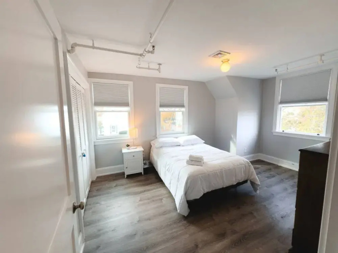 Water Access 5-bed 2-bath Retreat