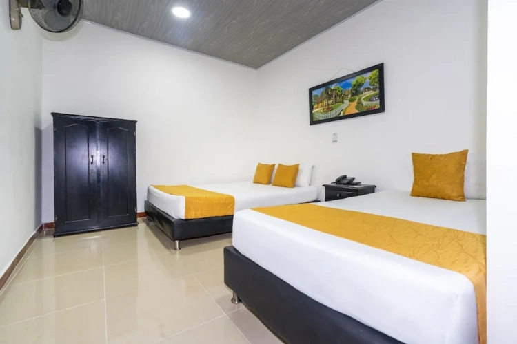 Standard Triple room