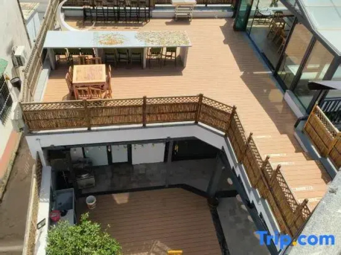 Bamboo Vista Elegant Courtyard