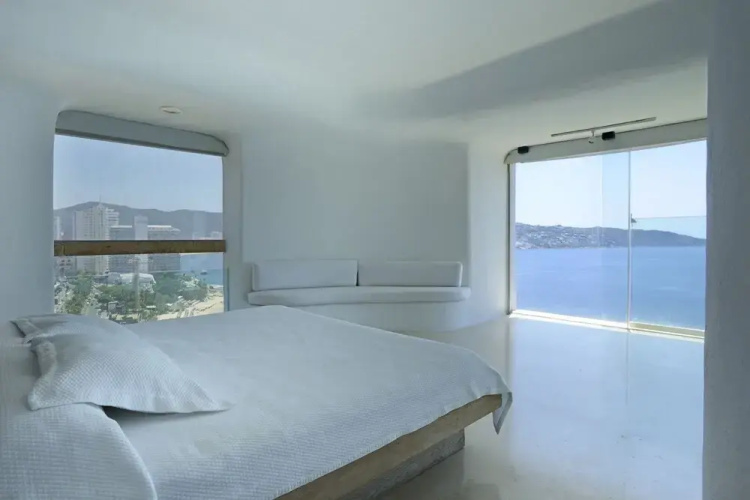 Luxurious Oceanfront Penthouse with Private Pool