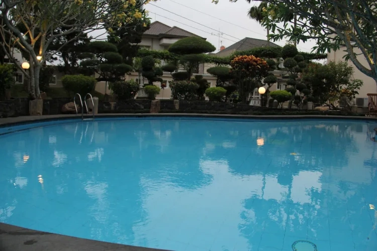 4 Bedrooms Villa with garden view