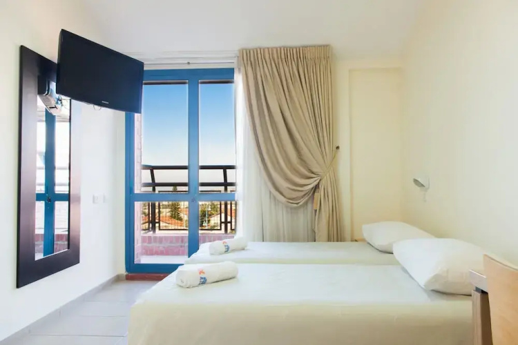 HI - Shlomi Hostel
