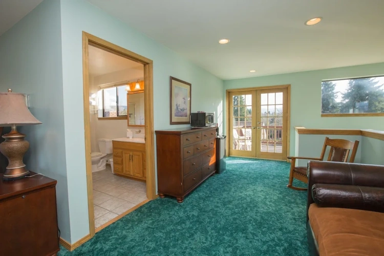 Standard room with mountain view